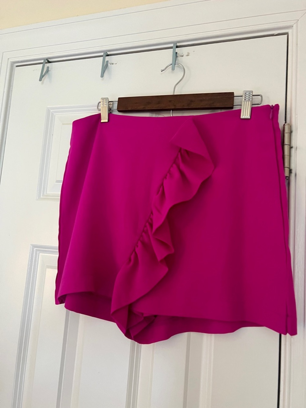 NWOT Judith March Southern Charm Fuchsia Skort Large Luxurious to the touch - Picture 2 of 9